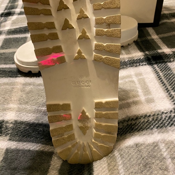 Size 7 - Picture 3 of 3